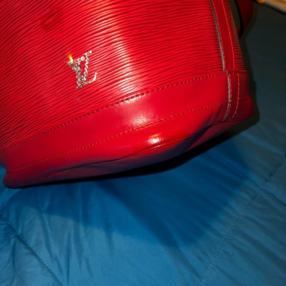 Beautiful Vibrant Red ❤️‍🔥Louis Vuitton Epi Noé customized with rhinestone’s ✨ - Picture 3 of 11